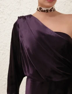 Illustration Asymmetric Gown