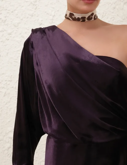Illustration Asymmetric Gown